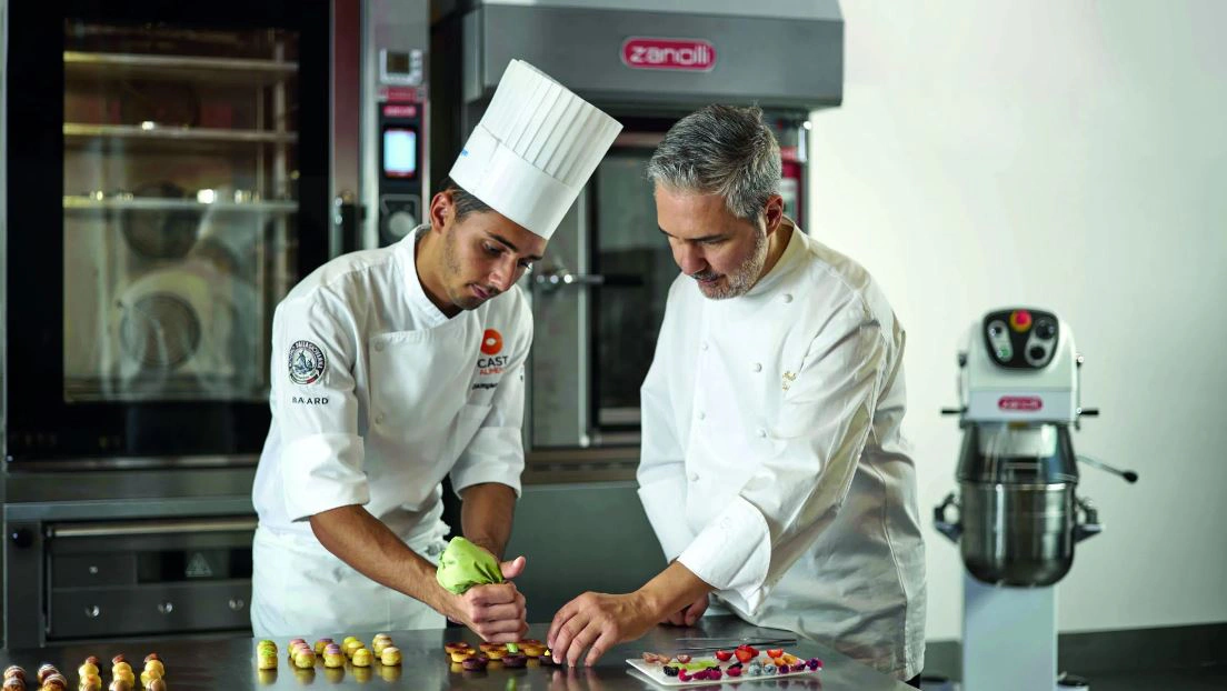 Four combiné électrique avec support